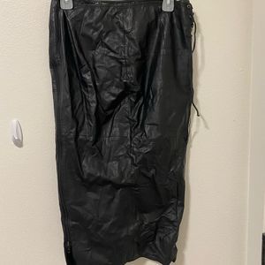 Black leather pencil skirt, vintage!